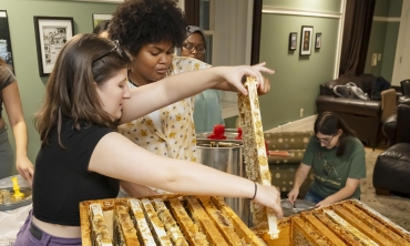 Anyerys (Angie) Diaz '24 and Katie Boermeester '24 (left) inspect some honeycomb.